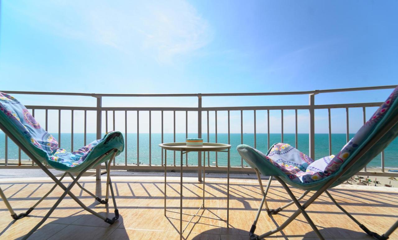 Beachfront Marilyn Durrës Exteriör bild