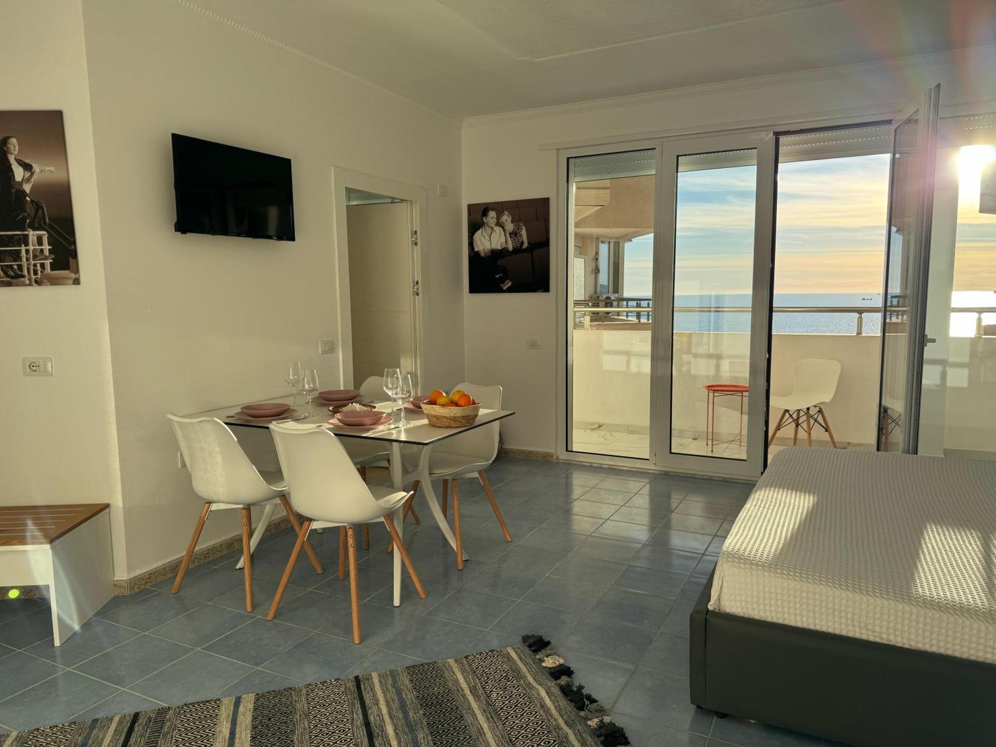Beachfront Marilyn Durrës Exteriör bild